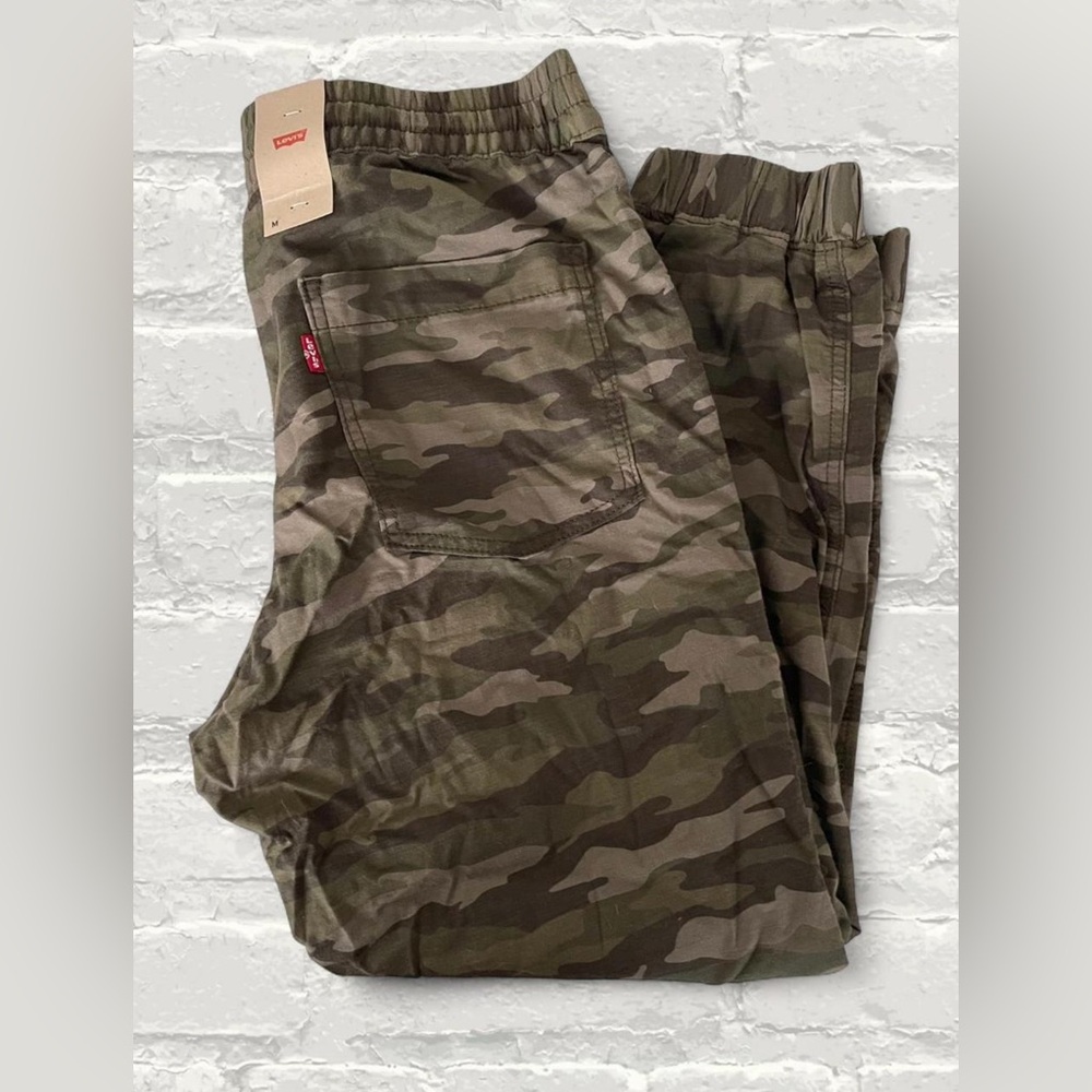 Levi’s Jet Set Taper Camo Joggers - Picture 4 of 4